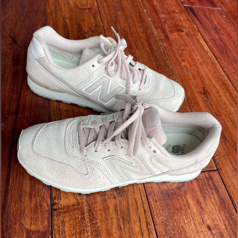 New Balance Retro 696 Running Shoe